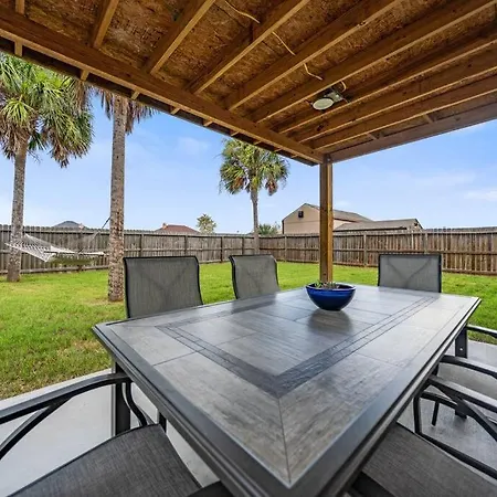 Ultimate Comfort & Relaxation- Palm Family Oasis